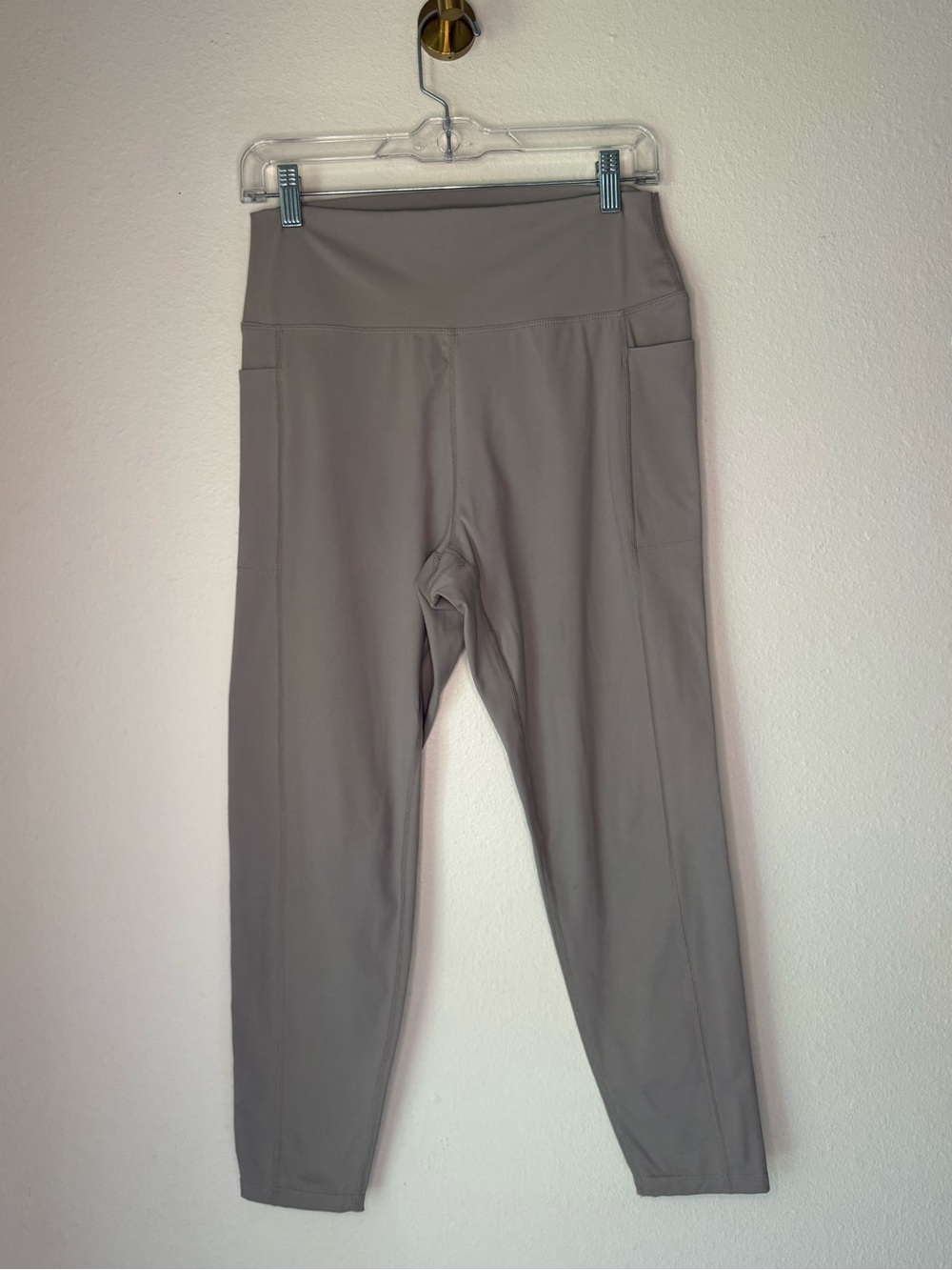 Danskin Women’s size XL Taupe High Rise Ankle Leggings with Side Pockets